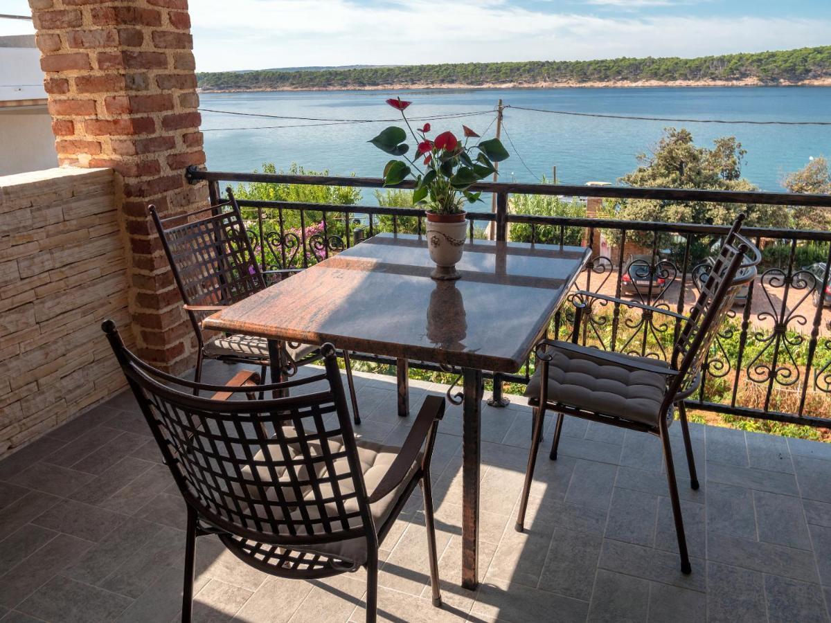 Barbat na Rabu Apartments Anita 1 מראה חיצוני תמונה
