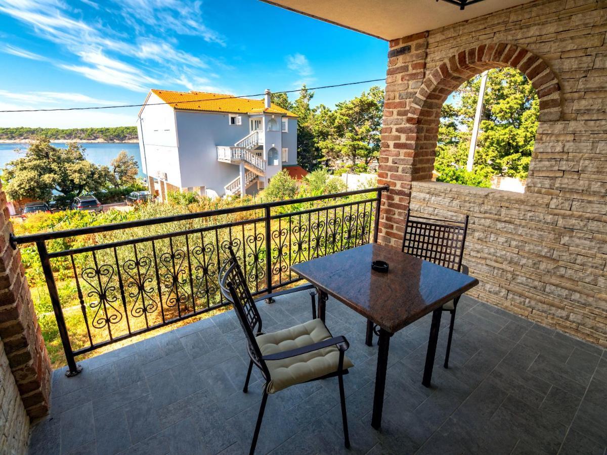 Barbat na Rabu Apartments Anita 1 מראה חיצוני תמונה