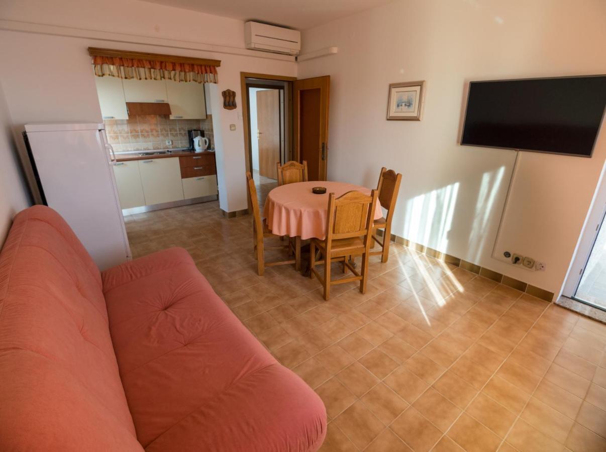 Barbat na Rabu Apartments Anita 1 מראה חיצוני תמונה