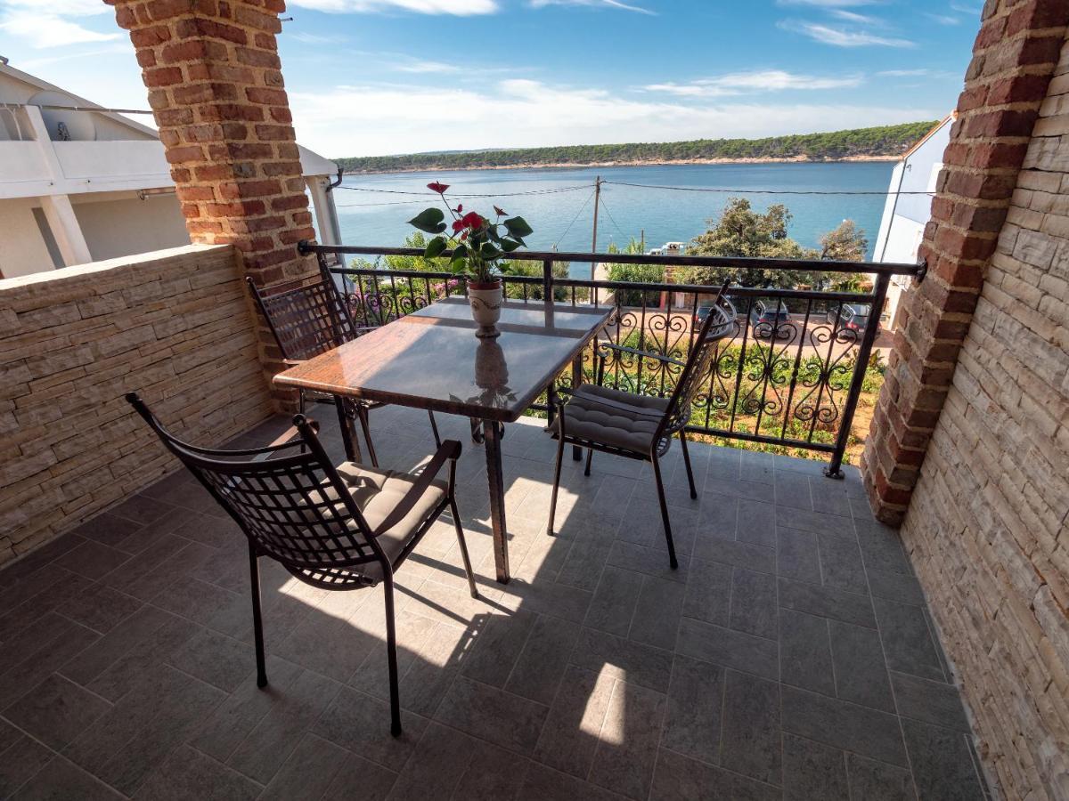 Barbat na Rabu Apartments Anita 1 מראה חיצוני תמונה