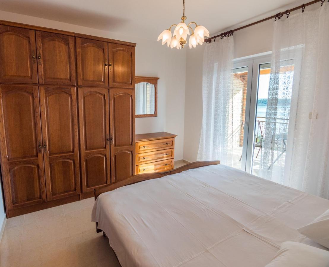 Barbat na Rabu Apartments Anita 1 מראה חיצוני תמונה
